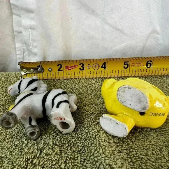 Set of 2 Vintage Japanese Chalkware Figurines Yellow Chick & Zebra With Bell - Picture 4 of 5